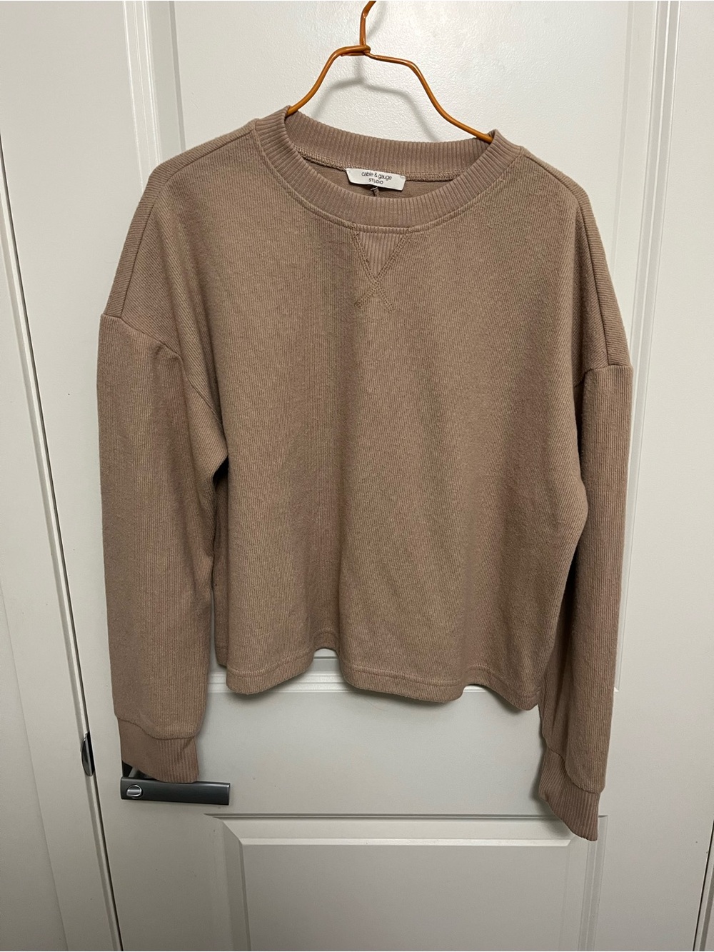 Cable&Gauge Women's Crewneck Cropped Sweater
